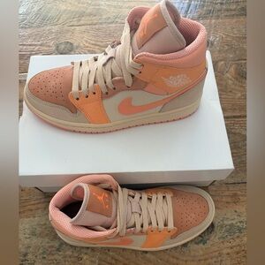 NWT Nike Air Jordan 1 Mid Atomic Orange/Apricot Agate Women’s Size 7